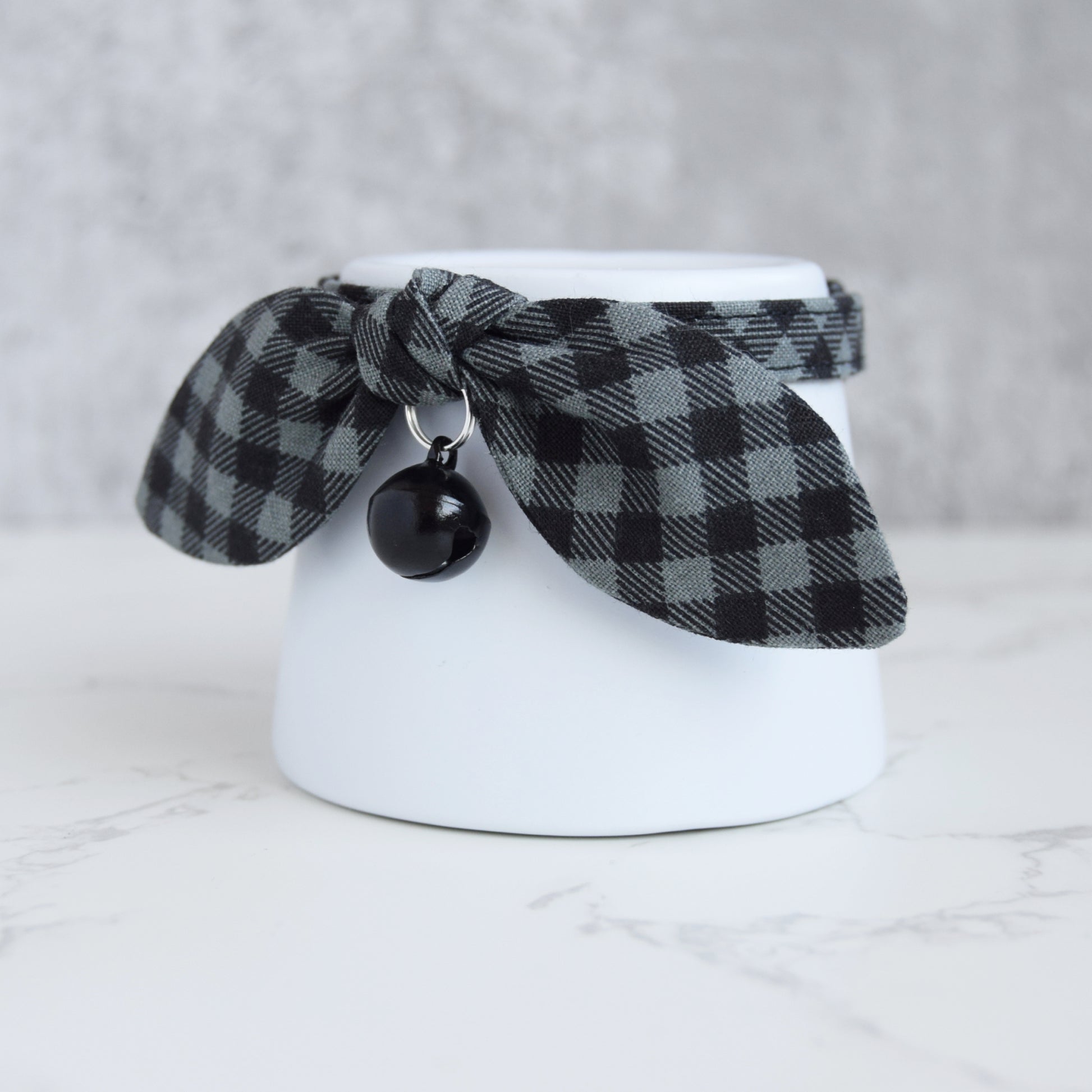 Left side view cat collar with bow by Cria & Co